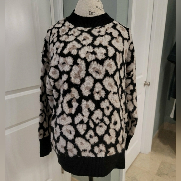 Vince Caputo Crewneck Black And Cream Printed Long-Sleeve Sweater - Size Medium - Picture 4 of 7